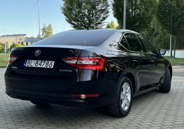 Skoda Superb cena 69900 przebieg: 168900, rok produkcji 2017 z Łomża małe 254